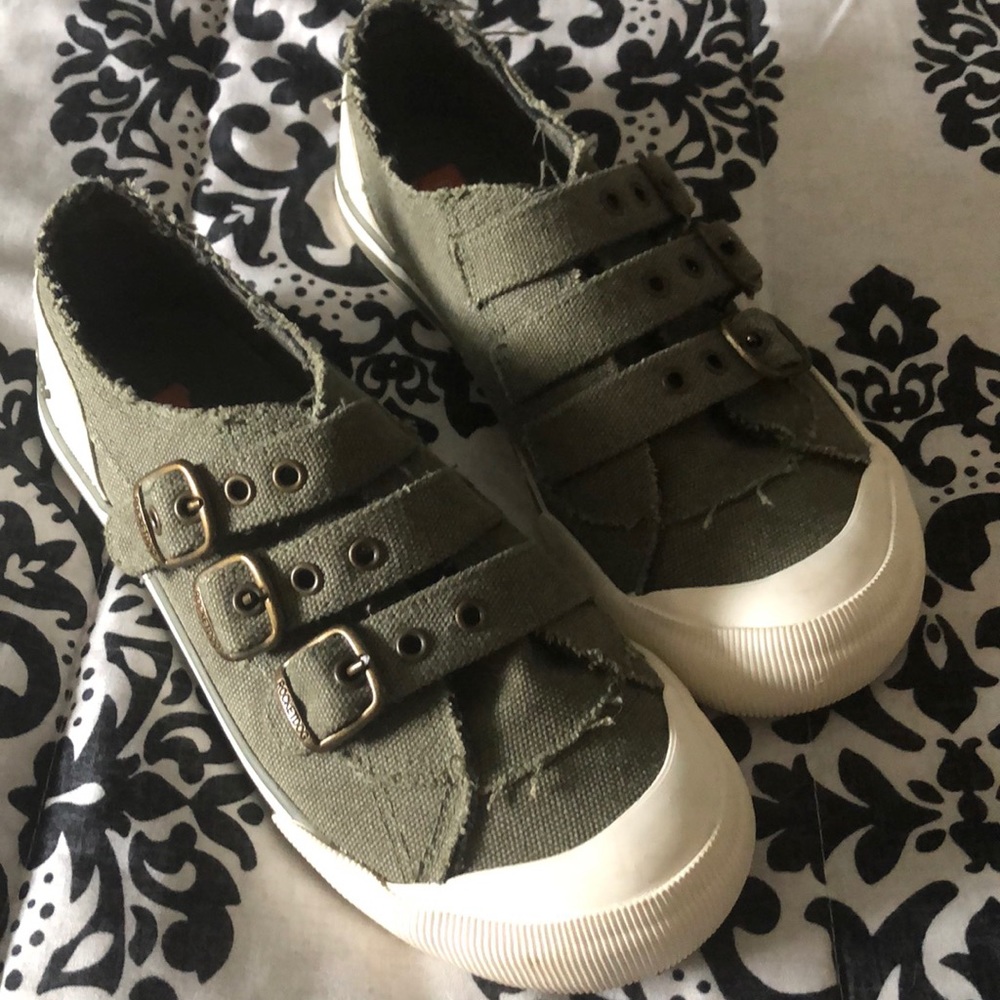 Size 6.5 rocket dog sneakers